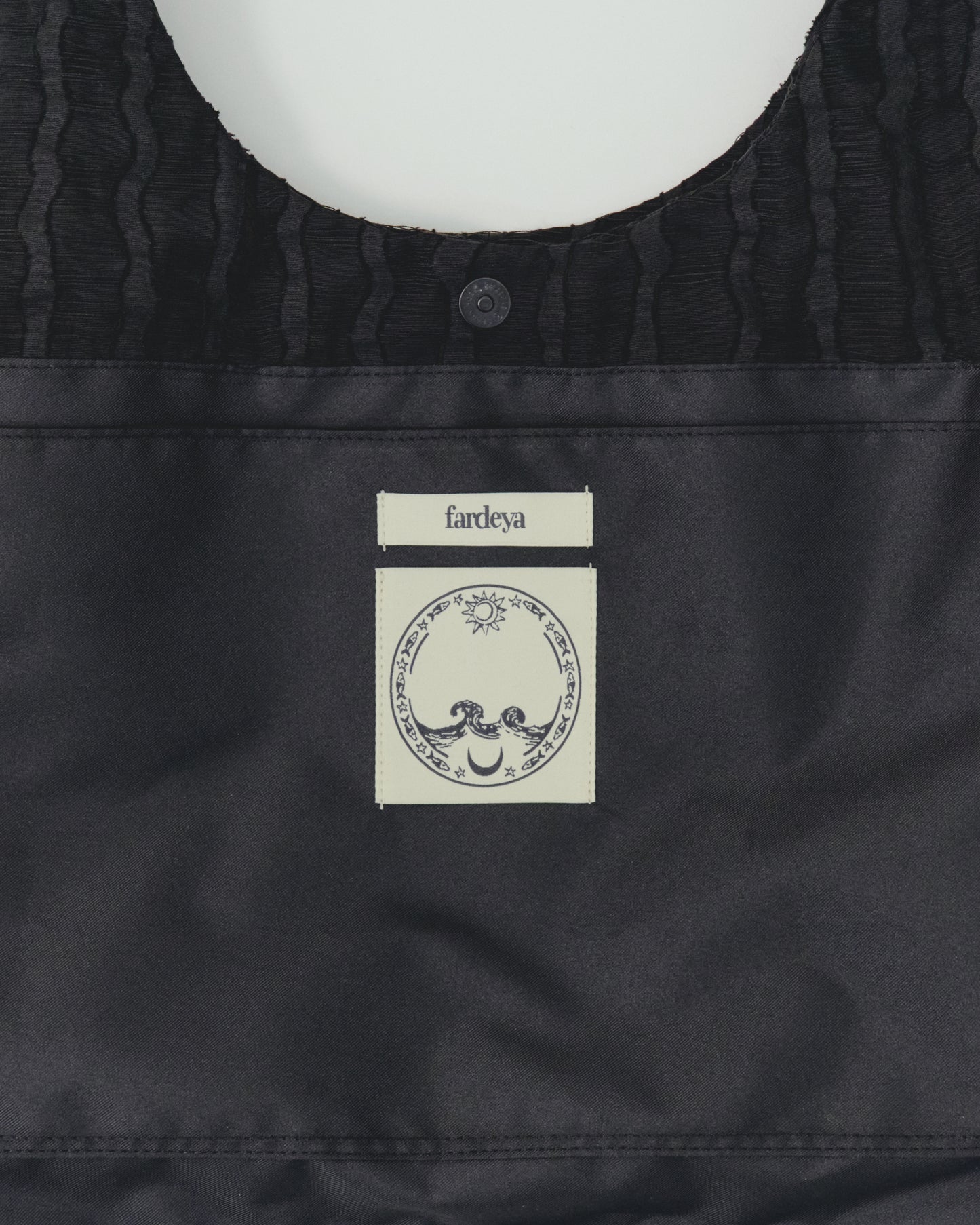 De 001, Shoulder, Hackney Black.
