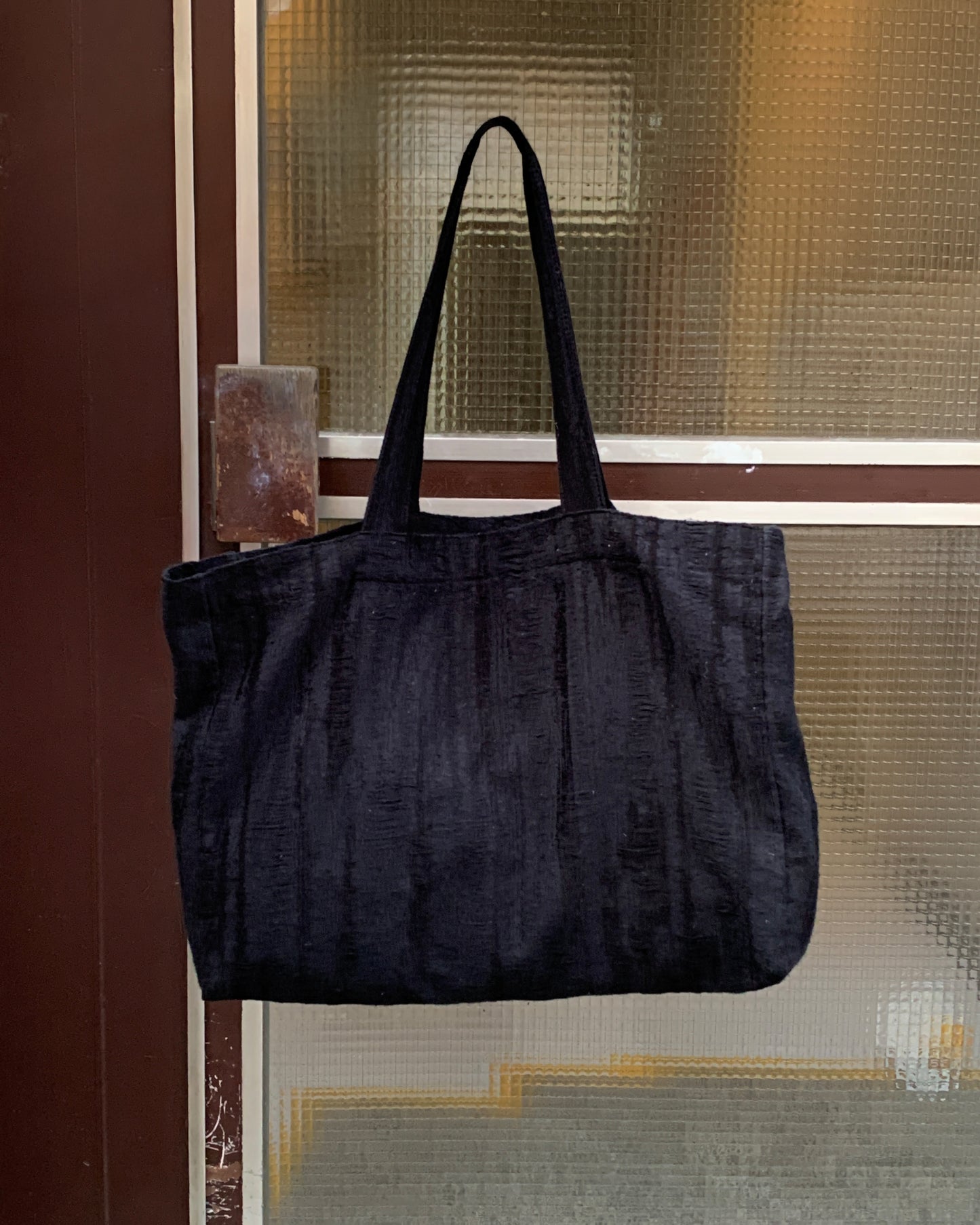 Tote-all, black, cotton–rayon–linen blend, natural texture