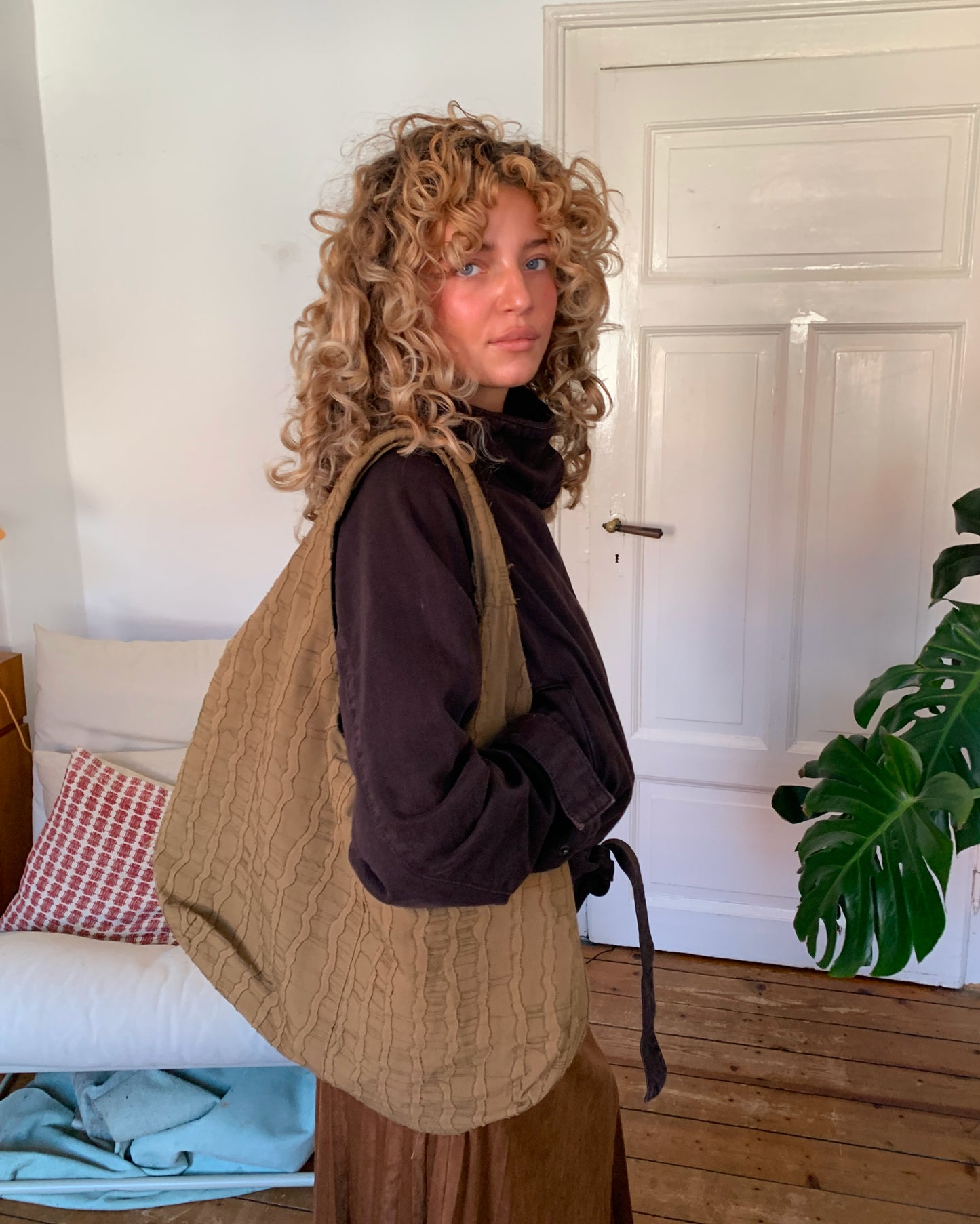De 001, Shoulder, Hackney Beige Brown.
