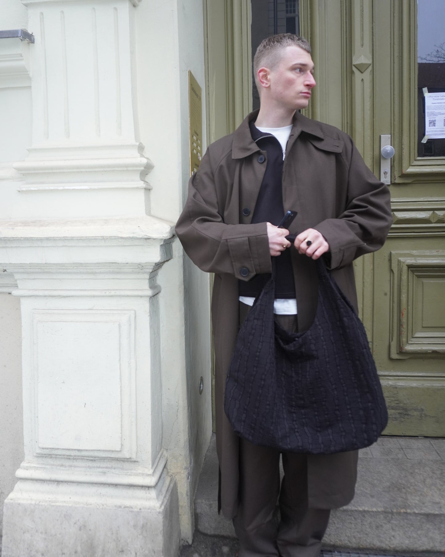 De 001, Shoulder, Hackney Black.